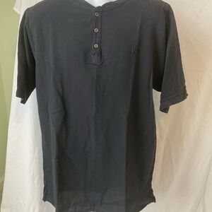 Cotton Natural Classic Black three Button-pullover shirt for Men.